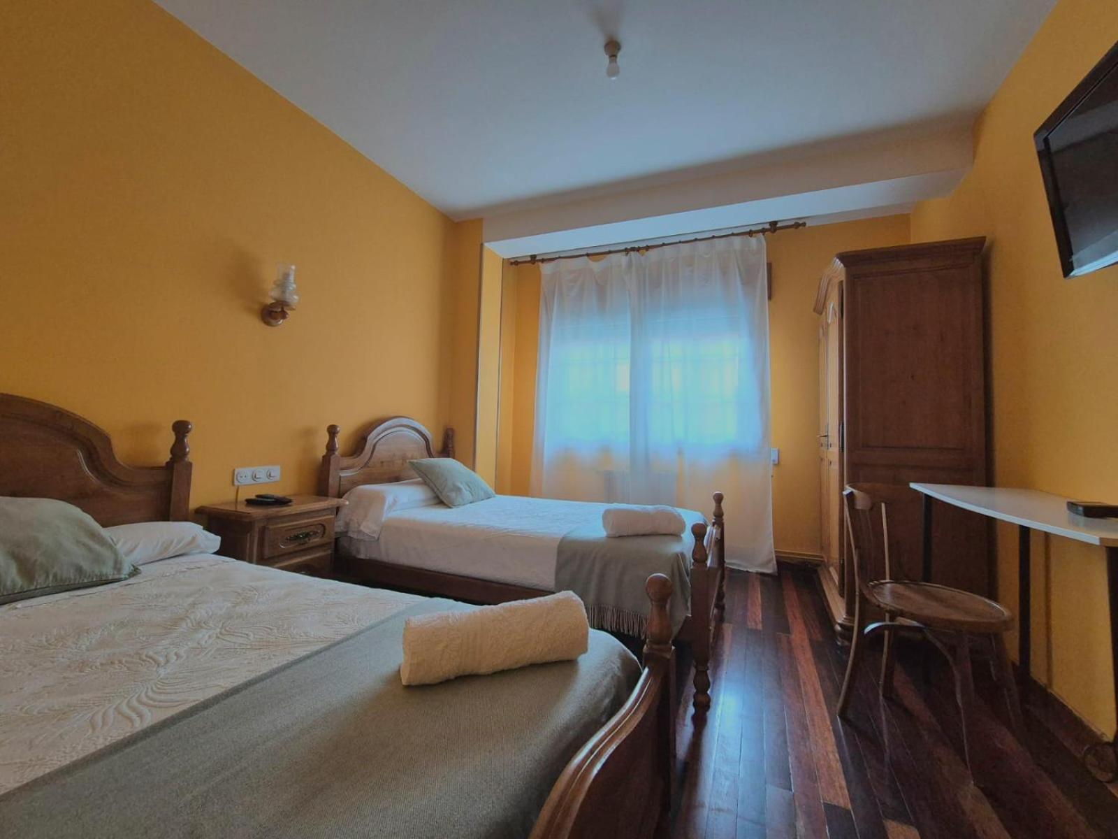 Hostal Galicia Monforte De Lemos Esterno foto
